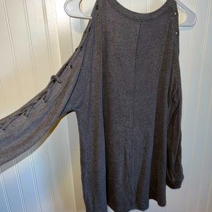 American Eagle Peekaboo Shoulder Long Sleeve